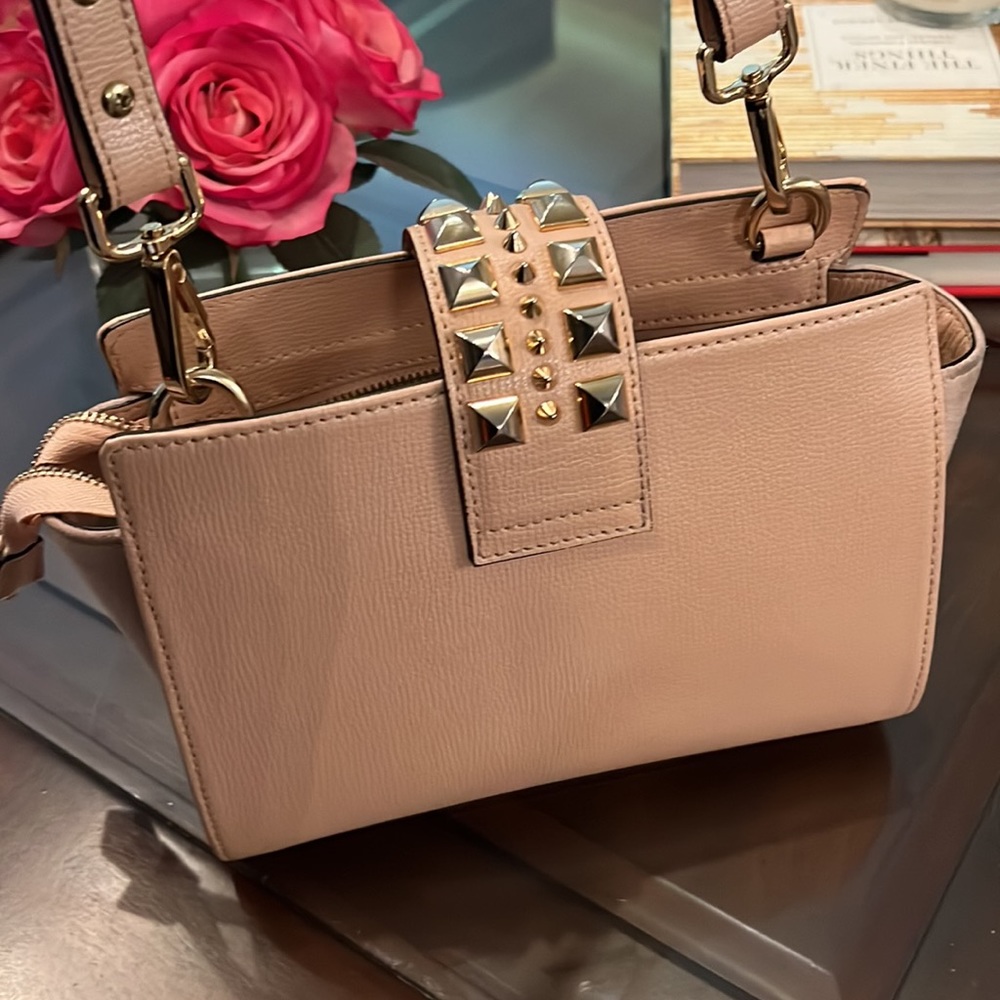 VALENTINO Kiki Rockstud Pebbled  Leather Crossbody Pink - Picture 4 of 8